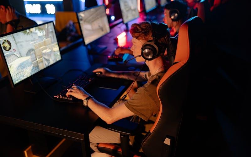 Van Indie naar Blockbuster: De Studio's die Gaming Definieerden in 2026